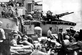 Gun Crews.jpg (93779 bytes)